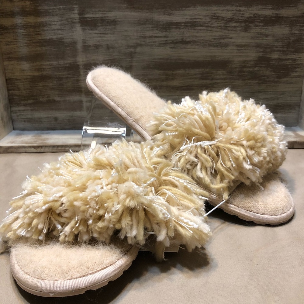 Women’s Regina Shaggy Slippers, NWT